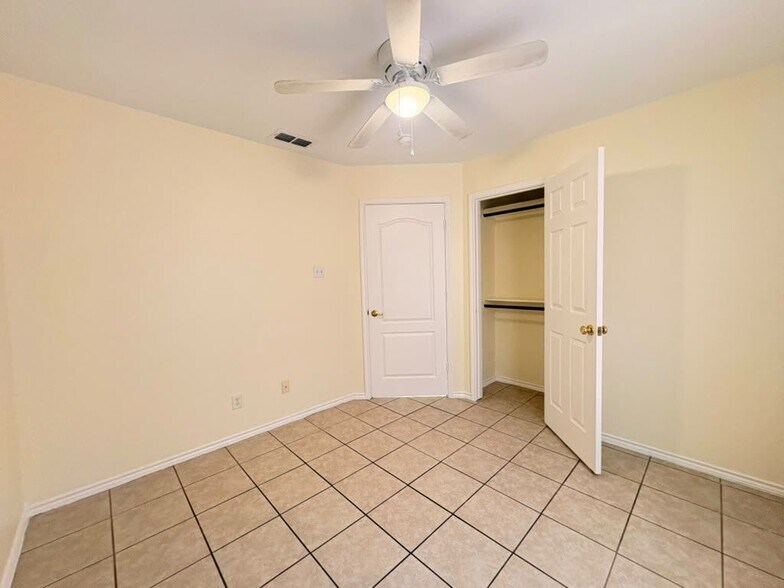 Building Photo - 416 Prescott Loop
