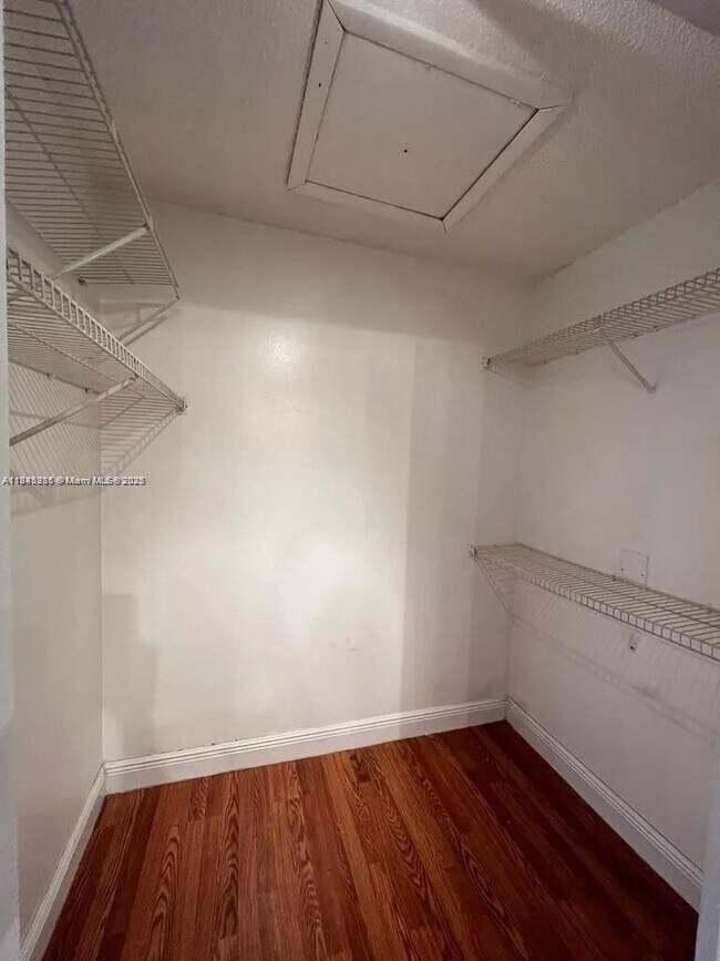 Building Photo - 9403 SW 138th Pl