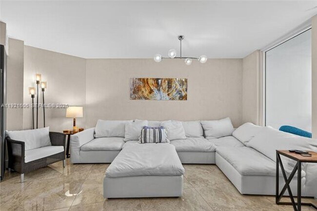 Building Photo - 9821 E Bay Harbor Dr