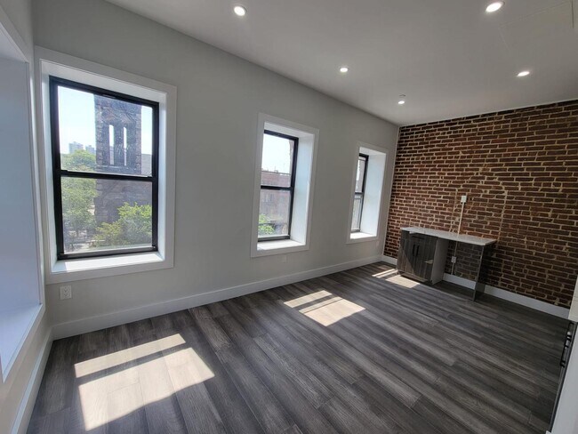 Building Photo - 239 Lenox Ave