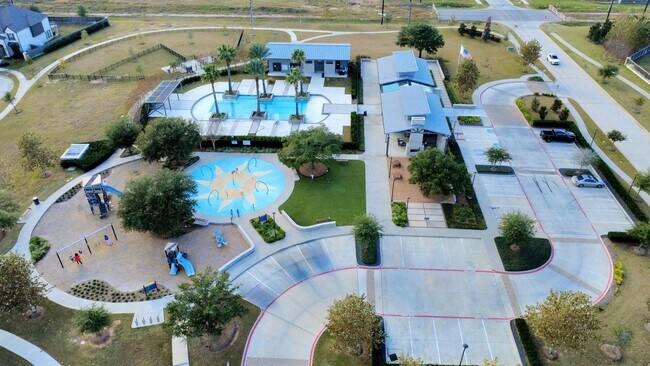 Building Photo - 10719 Klaria Cres Ct