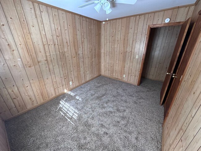 Building Photo - 3 Bedroom, 1 Bathroom- House in North Rome!