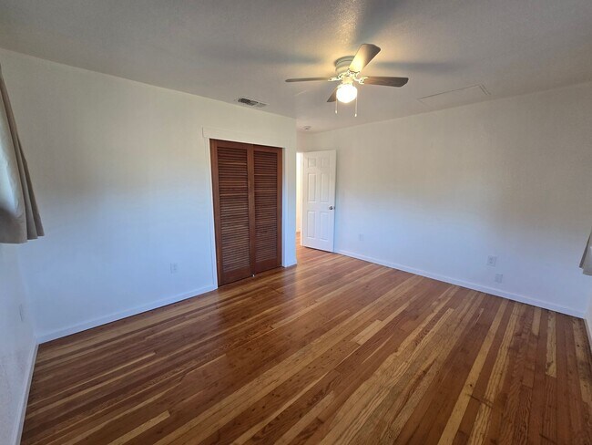 Building Photo - Calm Surrounds This Beautiful Cabin Home