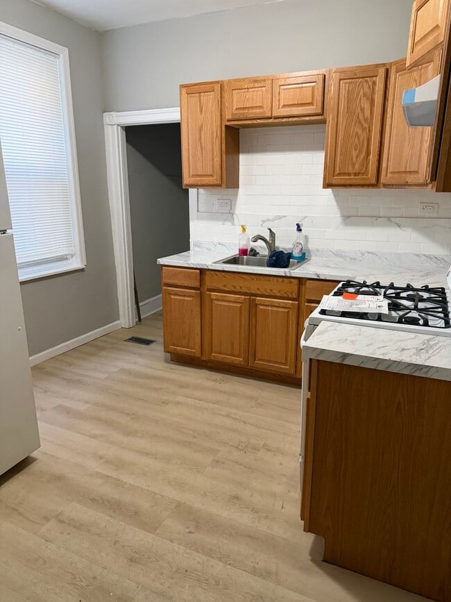 Building Photo - 317 York St