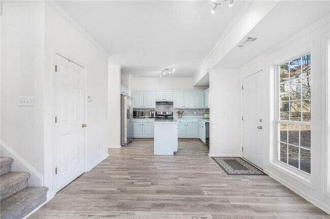 Building Photo - 812 Pinder Point Ct