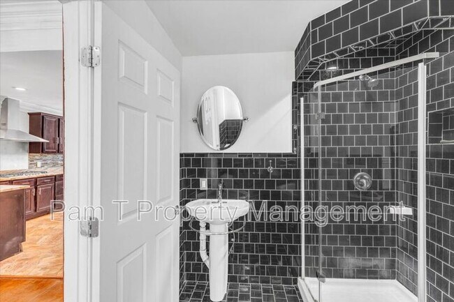 Building Photo - 513 E 33rd St