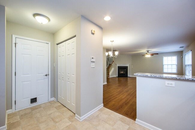 Building Photo - Great 3BD/2.5BA Home in Desirable Highland Creek!