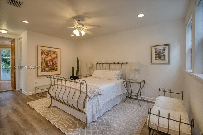 Building Photo - 2200 Lincoln Ave