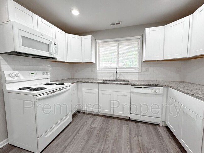 Building Photo - 10607 E Lexington Ave