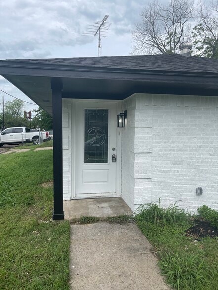 Front Door/Entry - 1829 Wood Ave