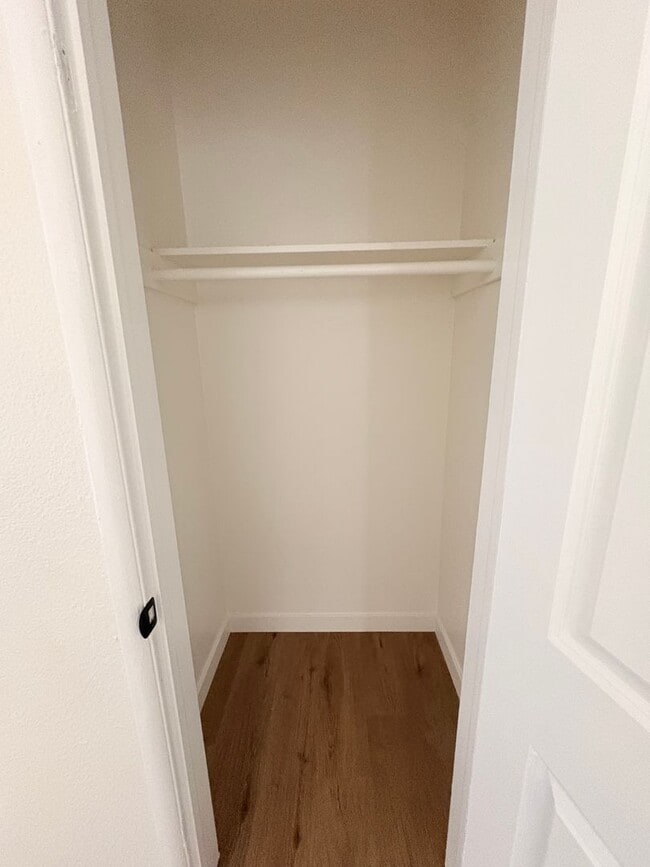 Building Photo - Gorgeous Remodeled 4 bedrooms 2 Bathroom.
