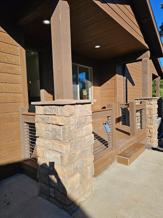 Building Photo - 2890 W Villa Loop
