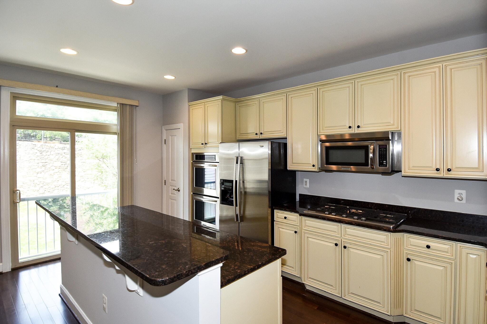 Building Photo - 2602 S Kenmore Ct