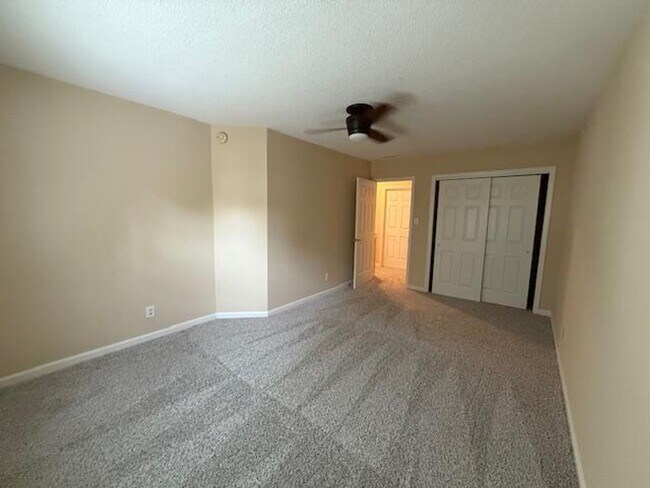 Building Photo - 211 Swansboro Dr