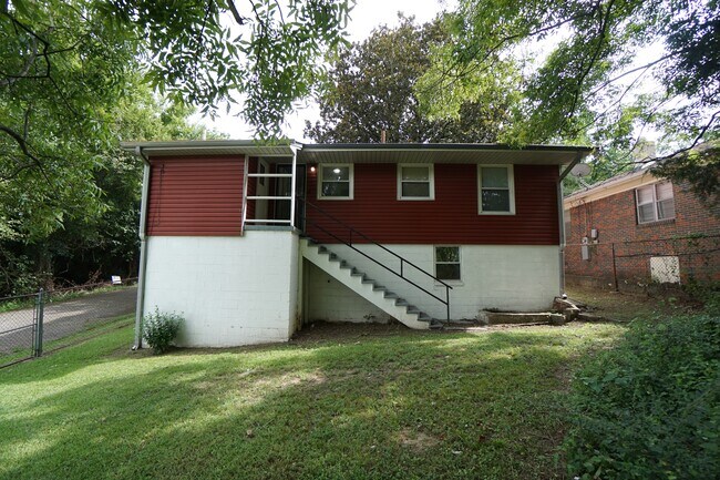 Building Photo - 112 13th Ave N