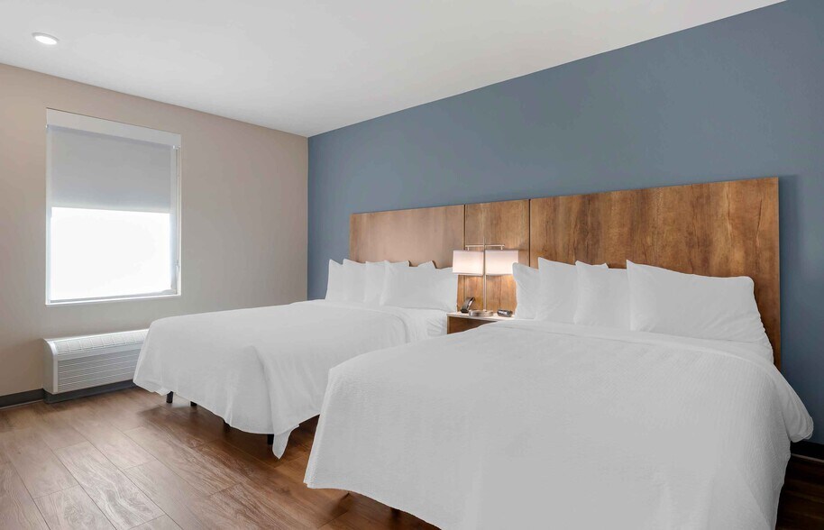Building Photo - Furnished Studio-Phoenix - Chandler - Airport