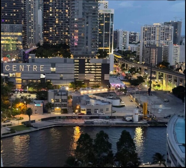 Building Photo - 350 S Miami Ave