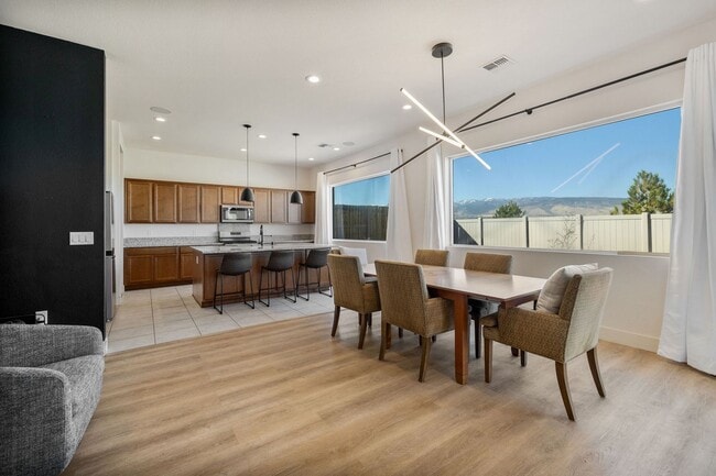 Building Photo - Beautiful 4BR/4BA home in the gated Copper View community. Features spacious living areas, mounta...