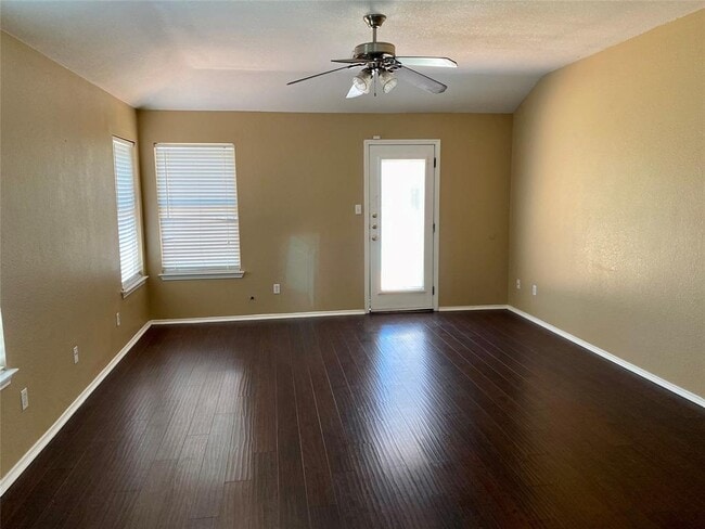 Building Photo - 1608 Mentone Dr