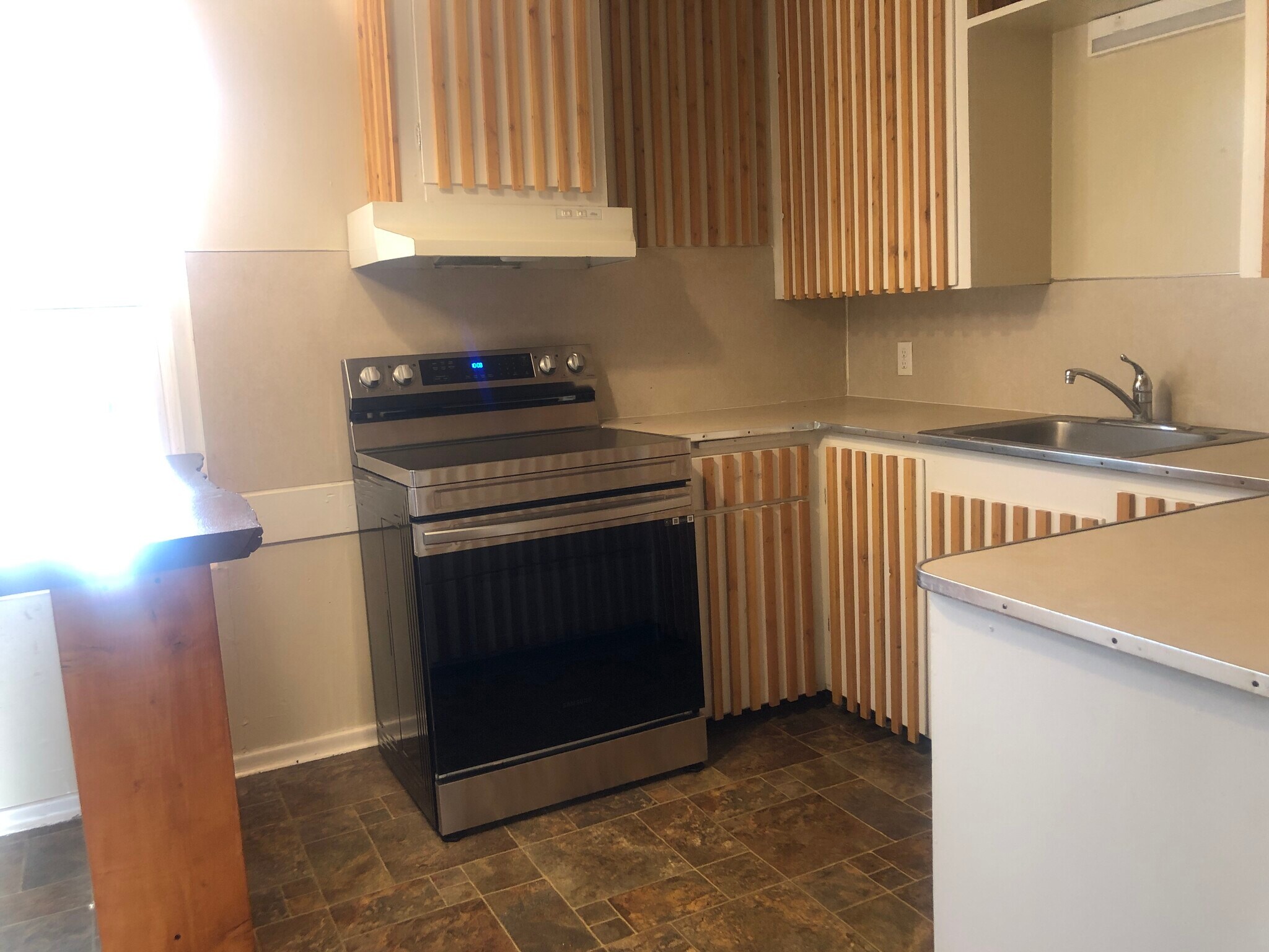 Building Photo - 1068 NE B St