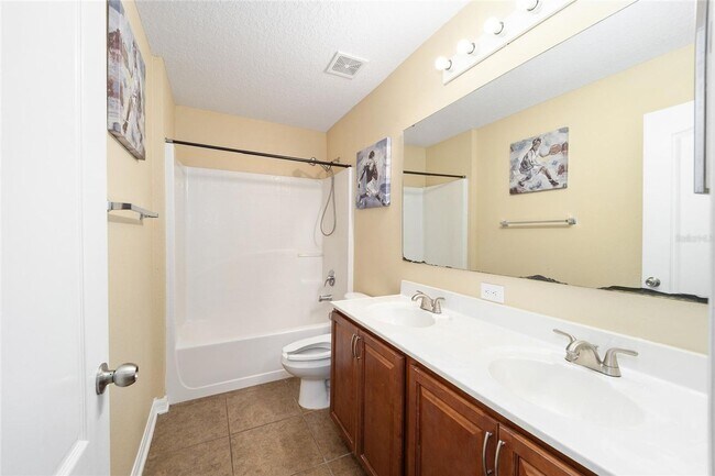 Building Photo - Private Oasis in the Heart of Alachua