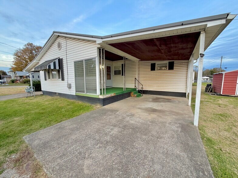 Building Photo - 3220 Franklin Ave