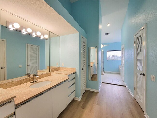 Building Photo - 18309 Sandy Cove Dr