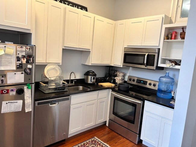 Building Photo - 30 W Court - Unit 204