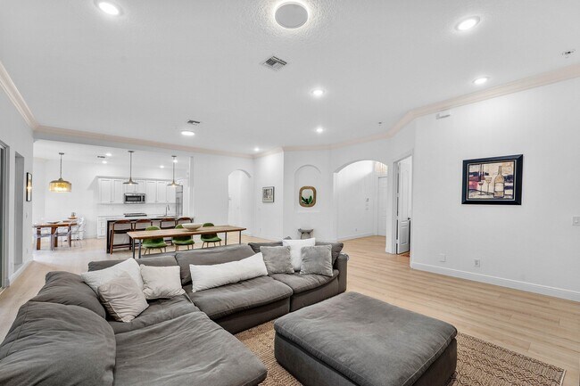 Building Photo - 2068 Wightman Dr