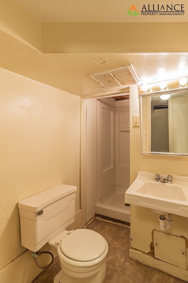 Building Photo - 901 Ratone St