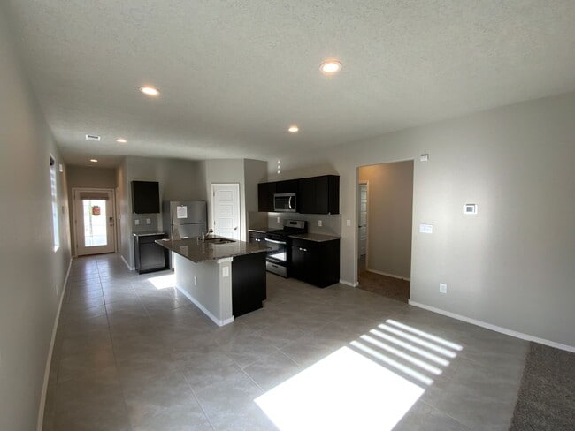 Building Photo - 3 Bedroom Single Story Home Available Near...