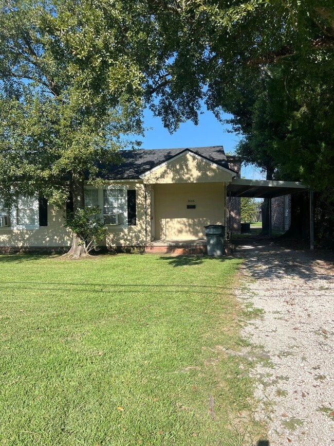 Building Photo - 1 bedroom 1 bath Duplex for lease