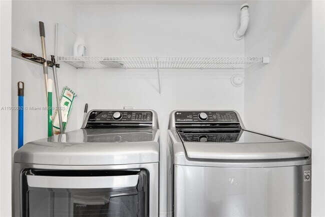 Building Photo - 2464 Centergate Dr