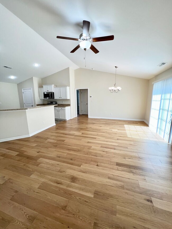 Building Photo - Beautiful home in Woodland Lakes! Extended...