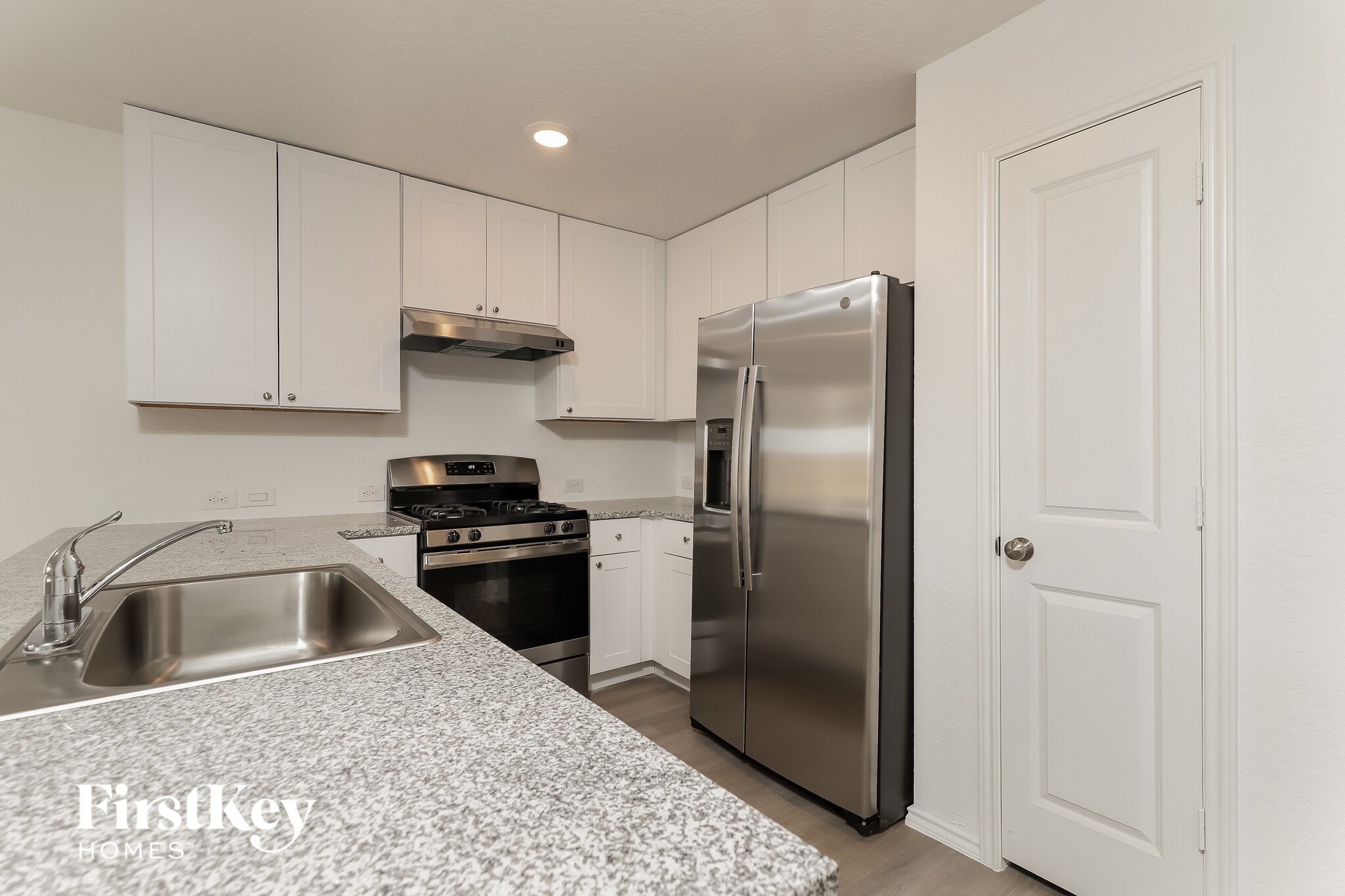 Building Photo - 10623 Vinateros Dr