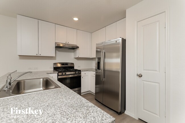 Building Photo - 10623 Vinateros Dr