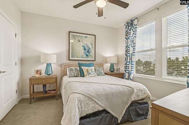 Building Photo - 440 Town Center Pl