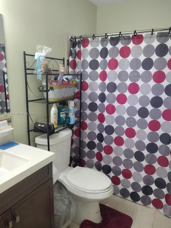 Building Photo - 728 SW 73rd Ave