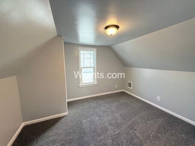 Building Photo - Beautiful 5-Bed, 2.5-Bath Home in the Heart of Spokane