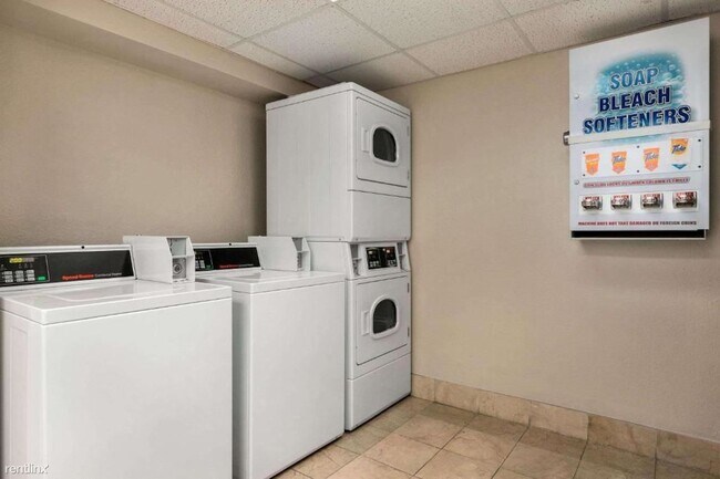 Building Photo - Studio, 1 bath Condo - 7150 North Tamiami ...