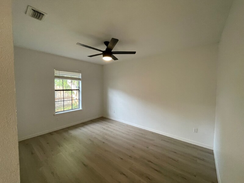 Building Photo - 2201 Pin Oak Rd