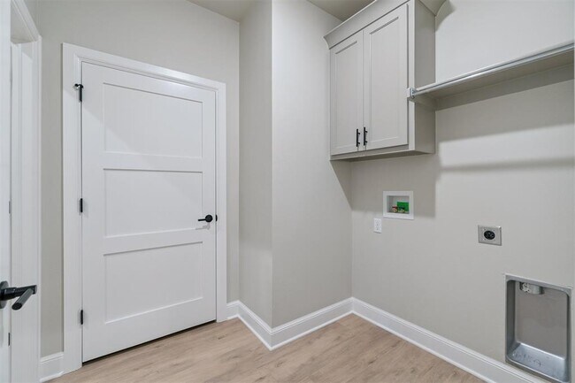 Building Photo - 4212 Abbey Pk Dr