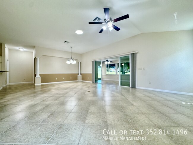 Building Photo - 487 Thistledown Way