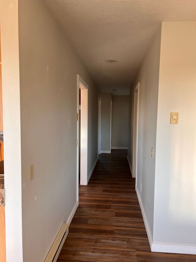 Building Photo - Mock