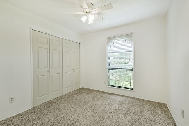 Building Photo - 24426 Rockin 7 Dr