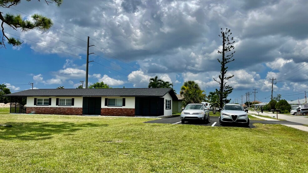 Building Photo - 230 SW 47th Ter