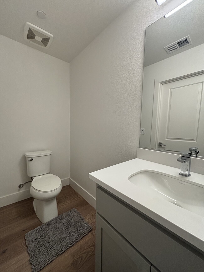 Guest Bathroom - 2958 Lamory Pl