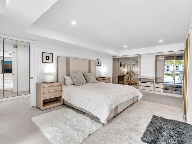 Building Photo - 120 SE 5th Ave