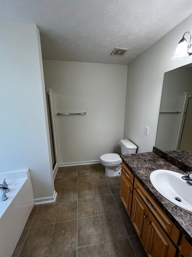 Building Photo - Cozy Home in Phenix City