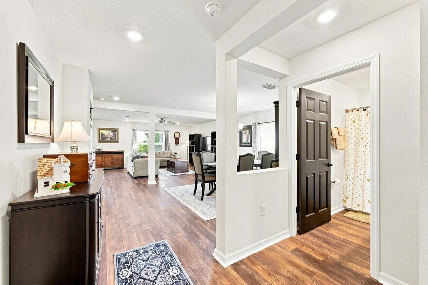 Building Photo - 455 Overpool Ave